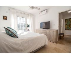 SUPER VILLA INDEPENDIENTE EN ESQUINA CON PISCINA INFINITY PRIVADA Y VISTAS