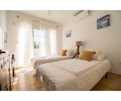 SUPER VILLA INDEPENDIENTE EN ESQUINA CON PISCINA INFINITY PRIVADA Y VISTAS