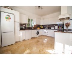 SUPER VILLA INDEPENDIENTE EN ESQUINA CON PISCINA INFINITY PRIVADA Y VISTAS