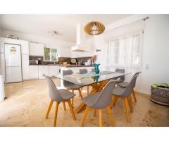 SUPER VILLA INDEPENDIENTE EN ESQUINA CON PISCINA INFINITY PRIVADA Y VISTAS
