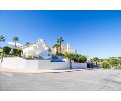 SUPER VILLA INDEPENDIENTE EN ESQUINA CON PISCINA INFINITY PRIVADA Y VISTAS