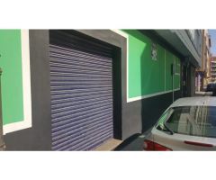 Se vende bajo comercial