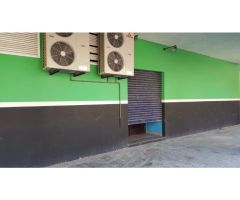 Se vende bajo comercial
