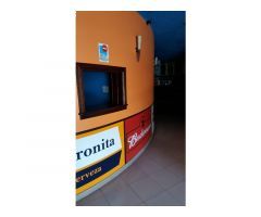 Se vende bajo comercial
