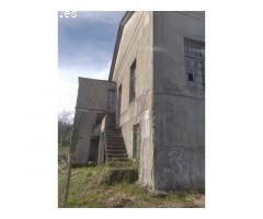 Se vende casa con finca en A Barqueira
