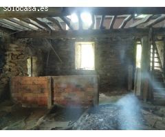 Se vende casa con finca en A Barqueira