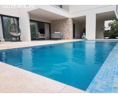 Lujosa vivienda unifamiliar en segunda línea de mar.