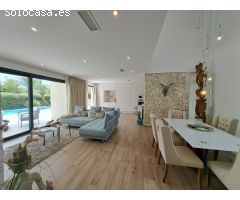 Lujosa vivienda unifamiliar en segunda línea de mar.