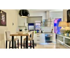 SE ALQUILA REFORMADO DUPLEX DE 2 DORMITORIOS CON TERRAZA Y BALCON EN MELONERAS