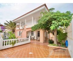 SE VENDE GRAN CHALET CON PISCINA PRIVADA, GARAJE Y VISTAS AL MAR EN ARGUINEGUIN