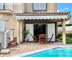 SE VENDE CHALET EN EL CORAZÓN DE MELONERAS! 4 DORMITORIOS, PISCINA PRIVADA Y