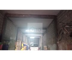 Almacén en calle cerca del centro