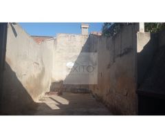 Almacén en calle cerca del centro