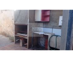 Almacén en calle cerca del centro