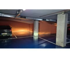 Plaza Parking para coche grande