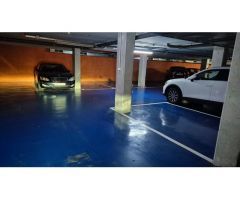 Plaza Parking para coche grande