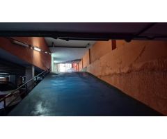 Plaza Parking para coche grande