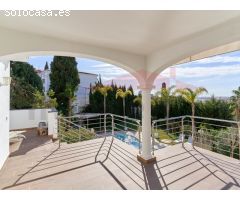 Exclusiva Villa Multifamiliar en Caleta de Vélez