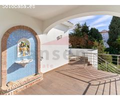 Exclusiva Villa Multifamiliar en Caleta de Vélez