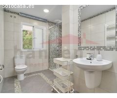 Exclusiva Villa Multifamiliar en Caleta de Vélez