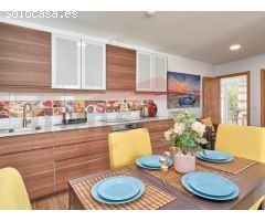 Exclusiva Villa Multifamiliar en Caleta de Vélez