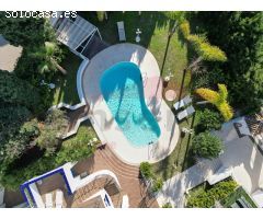 Exclusiva Villa Multifamiliar en Caleta de Vélez