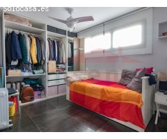 Chalet en Venta con Vistas al Mar, Solárium Privado, Jardín y Piscina
