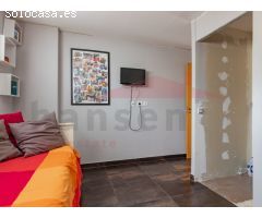 Chalet en Venta con Vistas al Mar, Solárium Privado, Jardín y Piscina