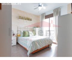 Chalet en Venta con Vistas al Mar, Solárium Privado, Jardín y Piscina