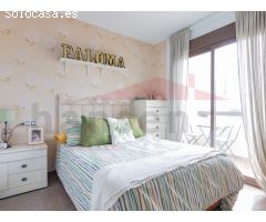 Chalet en Venta con Vistas al Mar, Solárium Privado, Jardín y Piscina