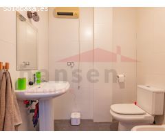 Chalet en Venta con Vistas al Mar, Solárium Privado, Jardín y Piscina