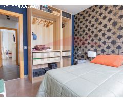 Chalet en Venta con Vistas al Mar, Solárium Privado, Jardín y Piscina