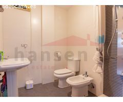 Chalet en Venta con Vistas al Mar, Solárium Privado, Jardín y Piscina