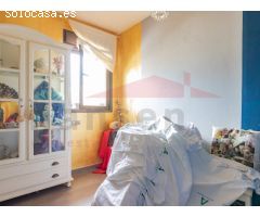 Chalet en Venta con Vistas al Mar, Solárium Privado, Jardín y Piscina
