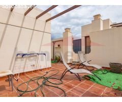 Chalet en Venta con Vistas al Mar, Solárium Privado, Jardín y Piscina