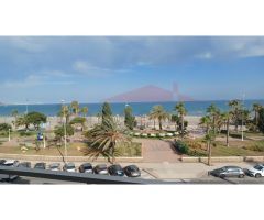 Apartamento Frente al Mar en Torre del Mar: Tu Oasis Junto a la Playa de Octubre