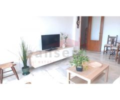 Apartamento Frente al Mar en Torre del Mar: Tu Oasis Junto a la Playa de Octubre