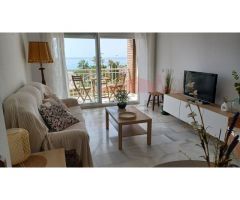 Apartamento Frente al Mar en Torre del Mar: Tu Oasis Junto a la Playa de Octubre