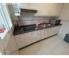 Apartamento Frente al Mar en Torre del Mar: Tu Oasis Junto a la Playa de Octubre