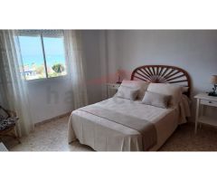 Apartamento Frente al Mar en Torre del Mar: Tu Oasis Junto a la Playa de Octubre