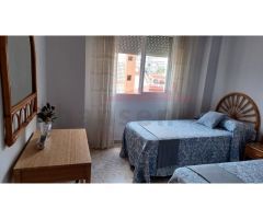 Apartamento Frente al Mar en Torre del Mar: Tu Oasis Junto a la Playa de Octubre
