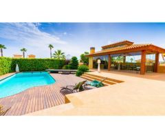 PRECIOSO CHALET CON PISCINA PRIVADA Y GARAJE EN AGUAS NUEVAS, TORREVIEJA