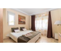 PRECIOSO CHALET CON PISCINA PRIVADA Y GARAJE EN AGUAS NUEVAS, TORREVIEJA