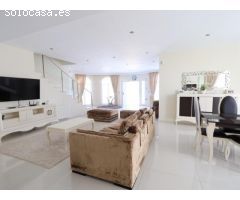 Chalet independiente de 5 dormitorios en Doña Pepa , Ciudad Quesada