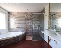 Chalet independiente de 5 dormitorios en Doña Pepa , Ciudad Quesada