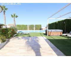 Chalet independiente de 5 dormitorios en Doña Pepa , Ciudad Quesada