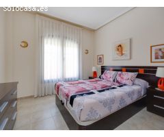 Villa moderna en Los Balcones, Torrevieja con piscina privada