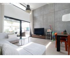 Moderna villa con solárium, sótano y piscina privada, cerca de la playa en La