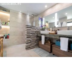 Moderna villa con solárium, sótano y piscina privada, cerca de la playa en La