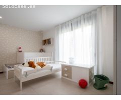 Moderna villa con solárium, sótano y piscina privada, cerca de la playa en La
